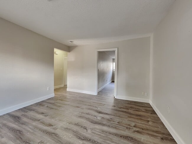 Building Photo - 15117 Avalon Ave