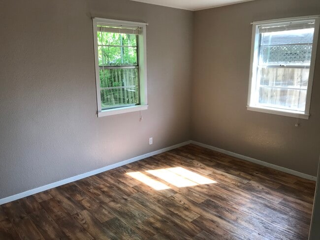 Building Photo - 2632 Ouachita Cir