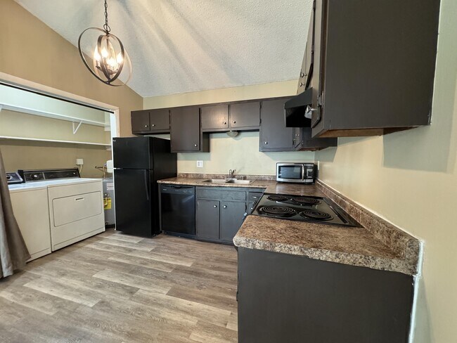 Building Photo - 3700 Squaw Valley Dr SW