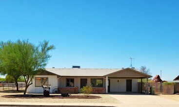 Building Photo - 6017 W Paradise Ln