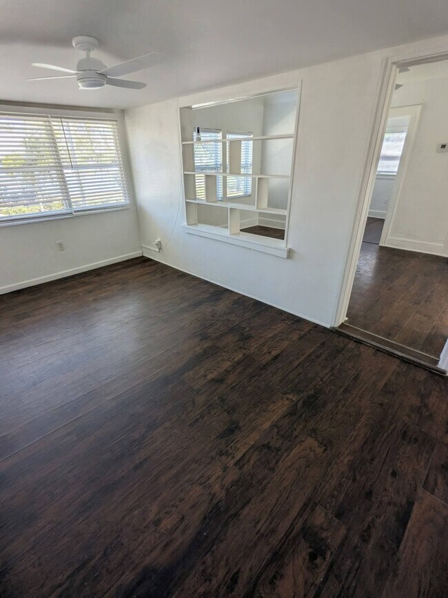 Building Photo - 209 10th St