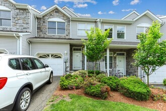 Building Photo - 376 Summerhill Dr
