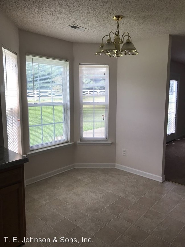 Building Photo - 3 br, 2.5 bath House - 105 Kings Meadow