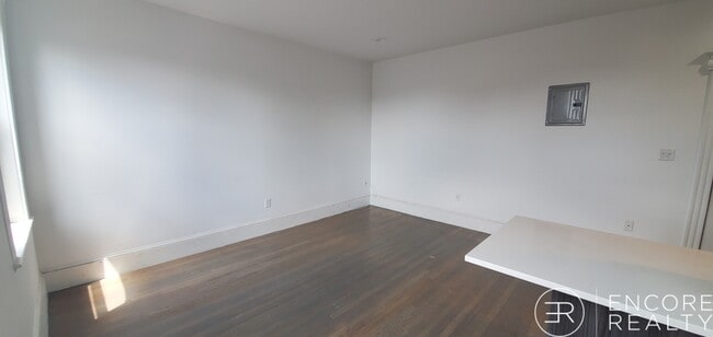 Building Photo - 11 Queensberry St