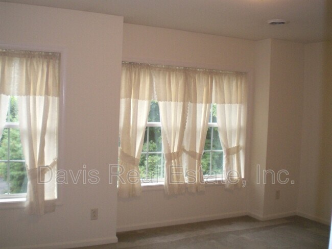 Building Photo - 11 Shiloh Ln