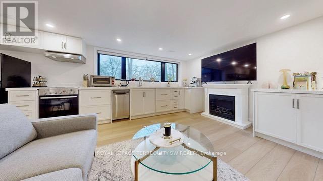 Building Photo - 3170 The Credit Woodlands