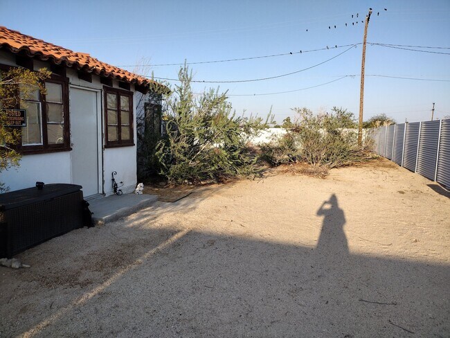 Foto del edificio - 6429 Tamarisk Ave