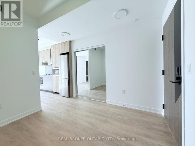 Building Photo - 1037 The Queensway