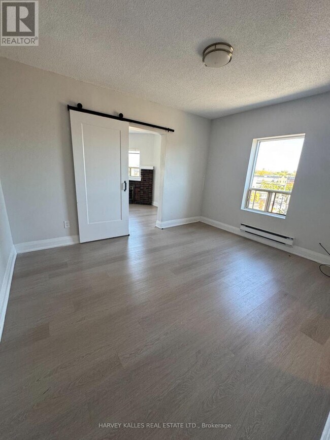 Photo du bâtiment - 98 Northcliffe Blvd
