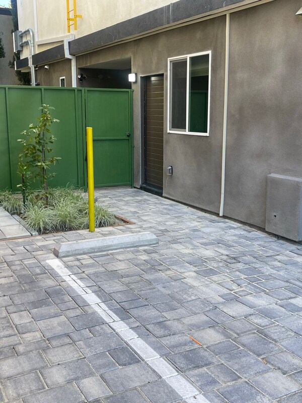 Foto del edificio - 15502 Chase St