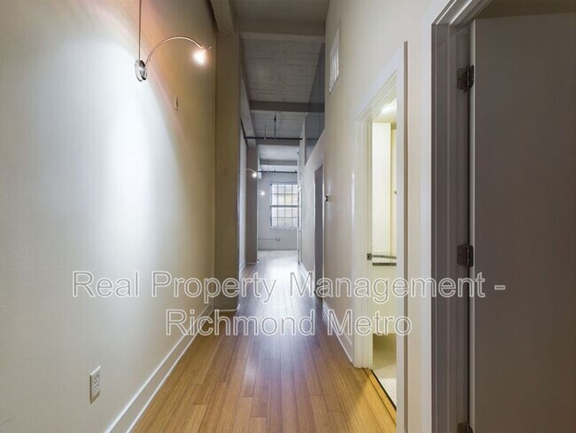 Building Photo - 815 Perry St