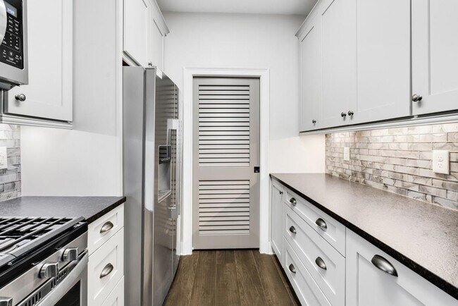 Foto del edificio - 240 Renaissance Pkwy NE