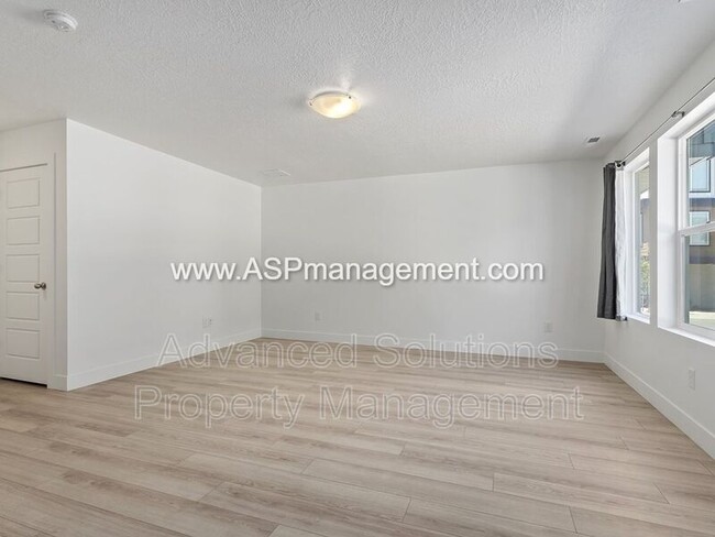 Building Photo - 142 E Amboise Ct