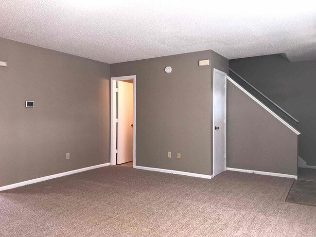 Building Photo - 6330 Pinnacle Blvd