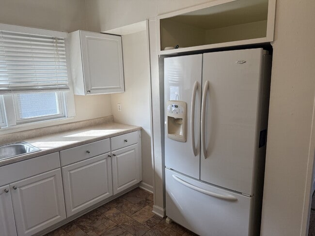 Building Photo - "1-Bed Oasis in Romeo: Cozy 650 Sq. Ft. Re...