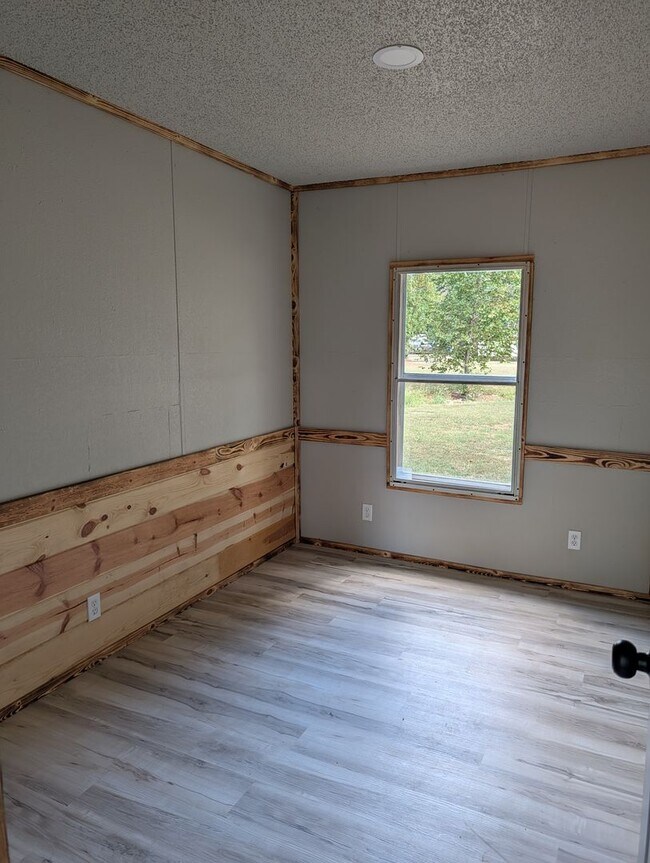 Building Photo - 1683 Stephens Dr