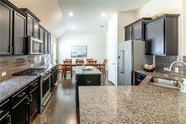 Foto del edificio - 219 Prato Pl