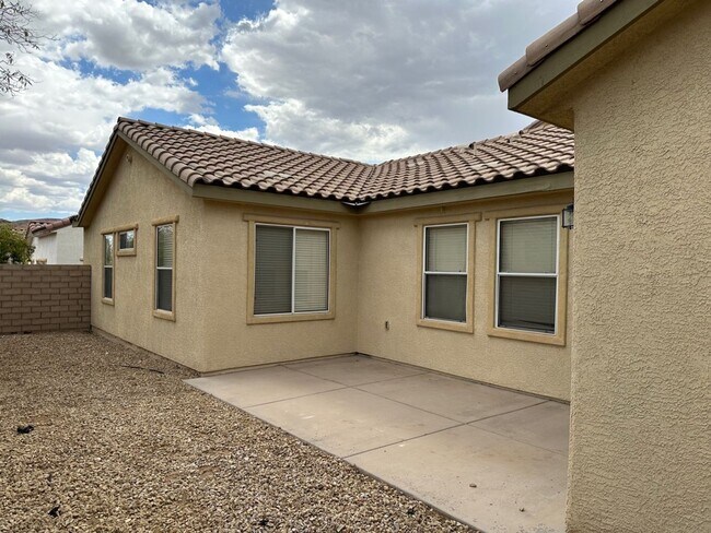 Foto del edificio - Single story town home with 3 bedrooms and 2 bath in Summerlin