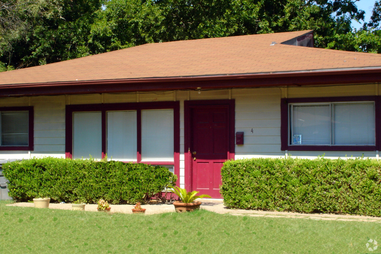 Primary Photo - Fourplex