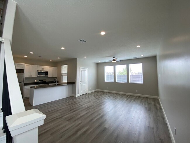 Foto del edificio - NEWER 4 BEDROOM SAND HOLLOW TOWNHOME FOR R...