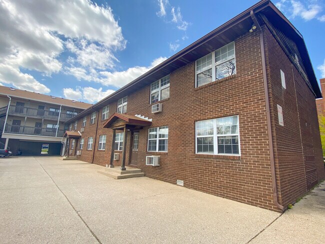 Building Photo - 224 Sheetz St