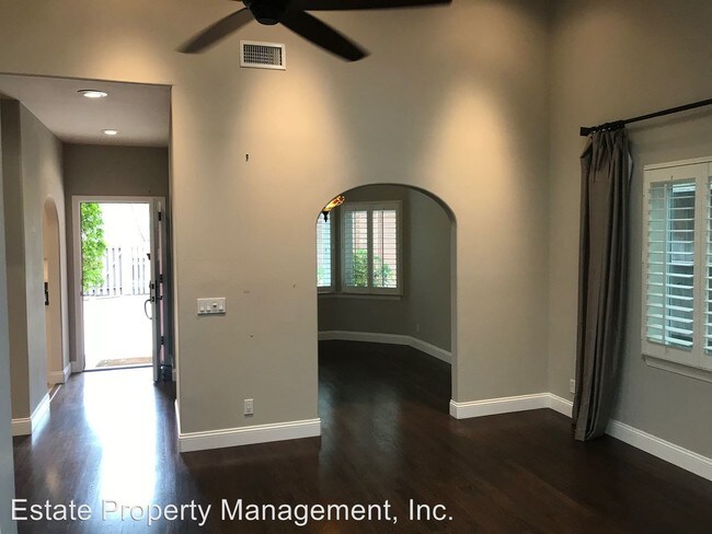 Foto del edificio - 3 br, 3 bath House - 1324 B Olive St
