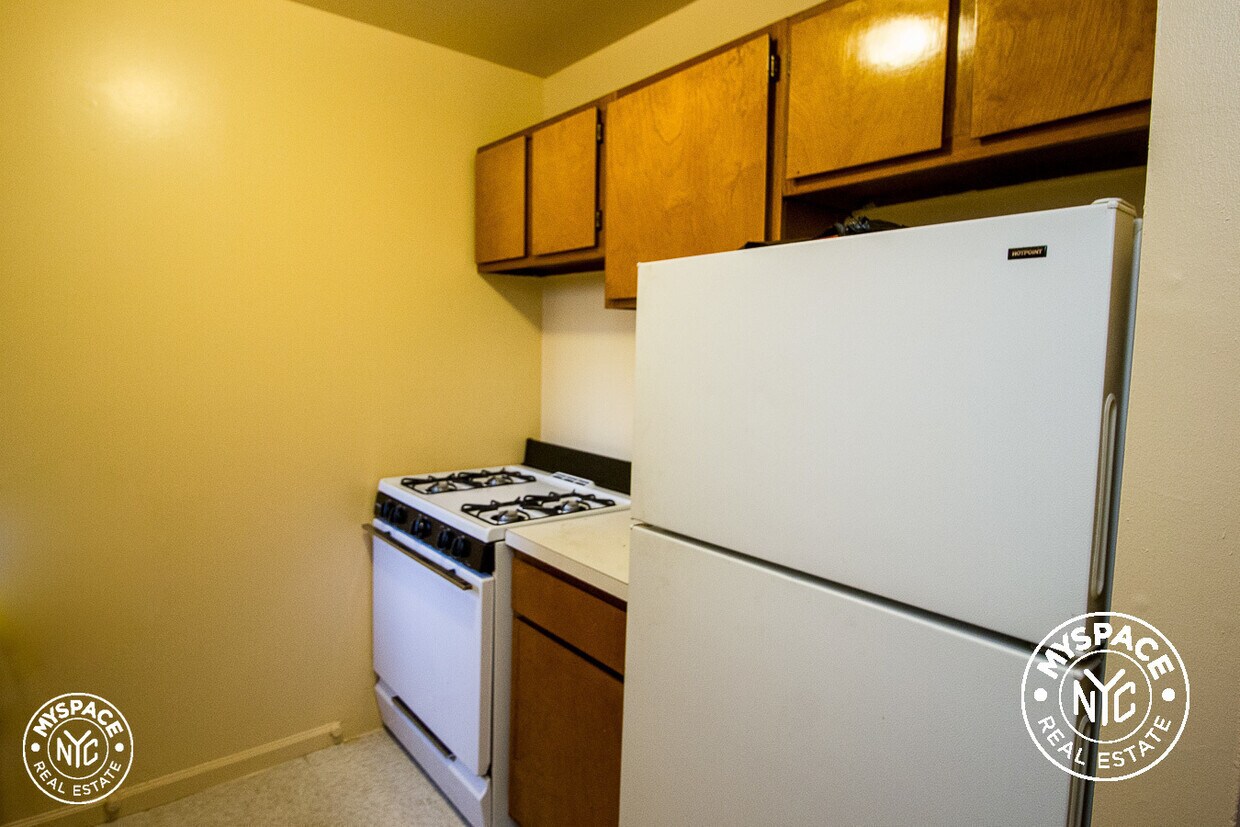 Foto del edificio - 1617 Eastern Pkwy