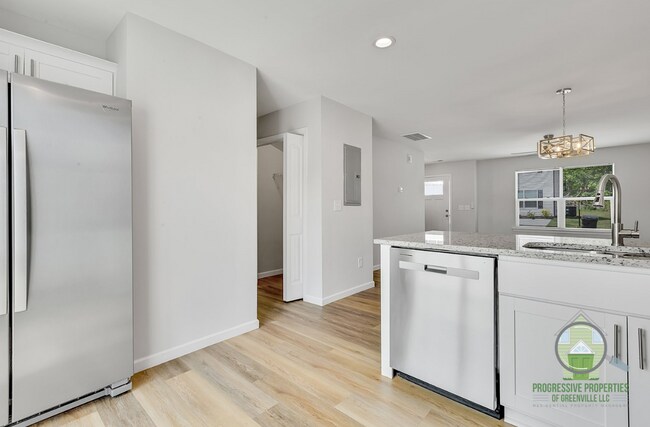 Foto del edificio - 4 Wofford Rd