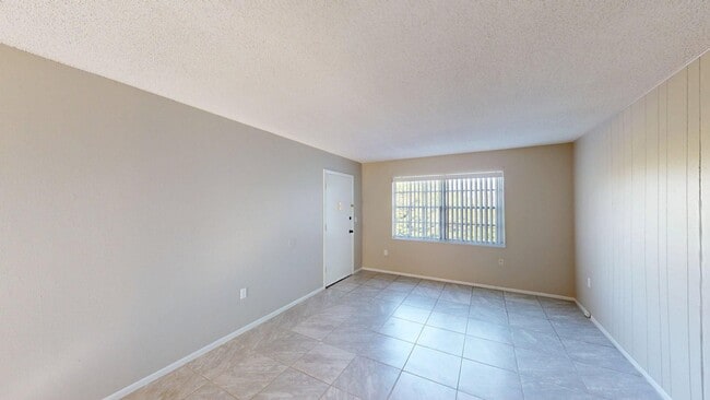 Building Photo - 1 BR 1 BA       CONDO @      GROVE PARK CO...