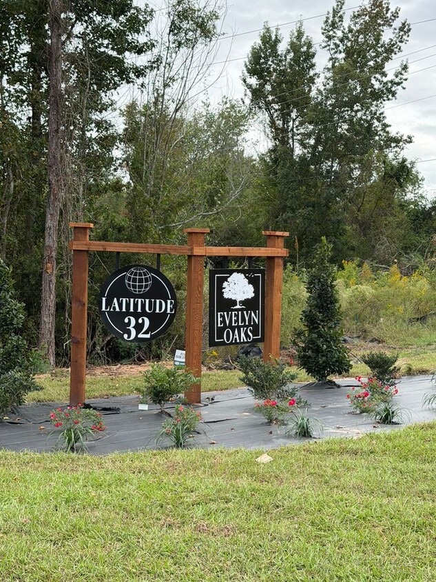 Primary Photo - Latitude 32