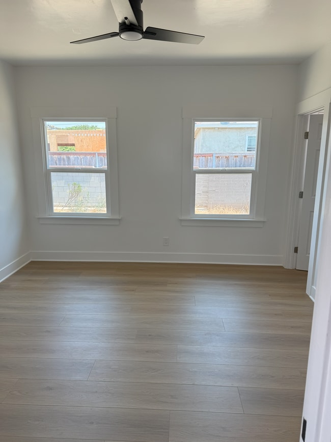 Foto del edificio - 1033 E 16th St