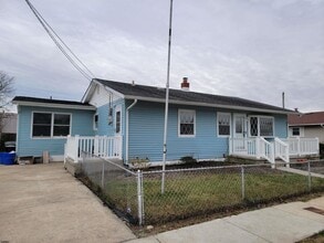 Building Photo - 1834 Beach Ave