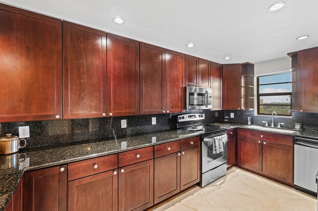 Building Photo - 2400 Deer Creek Country Club Blvd