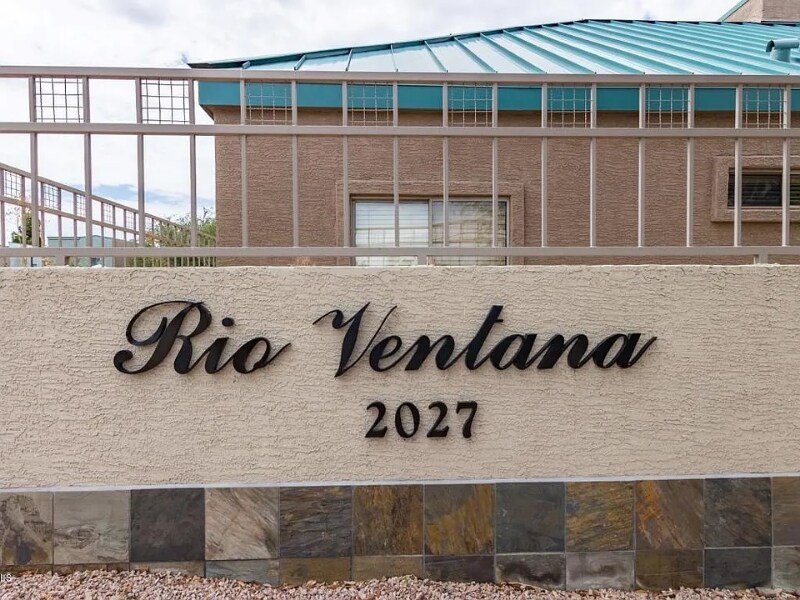 Foto principal - 2027 E University Dr