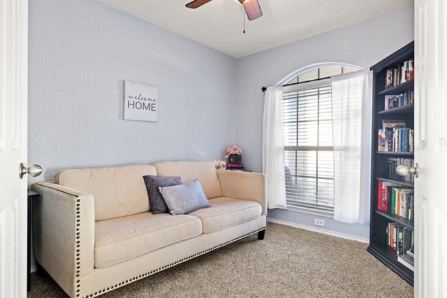Foto del edificio - Single story home with study located in Miramar.