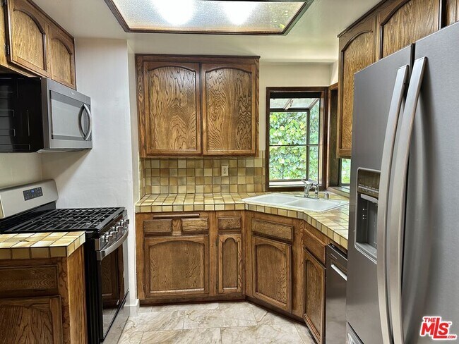 Foto del edificio - 4608 Saloma Ave