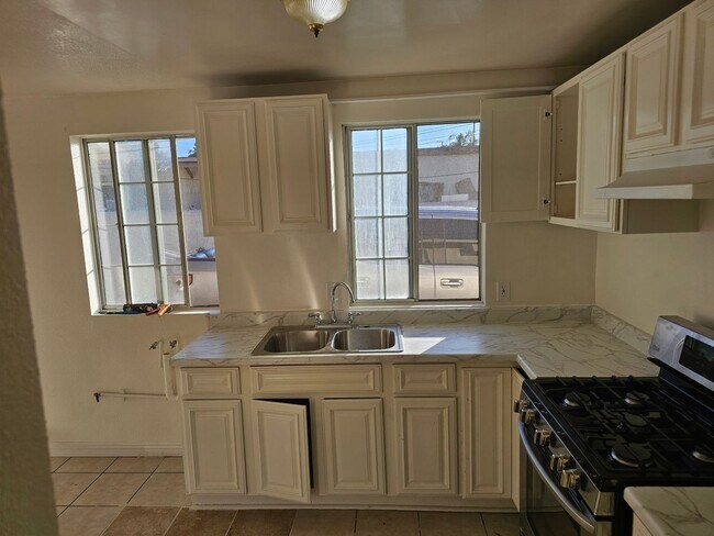 Foto del edificio - Charming 3BR Condo in Fontana