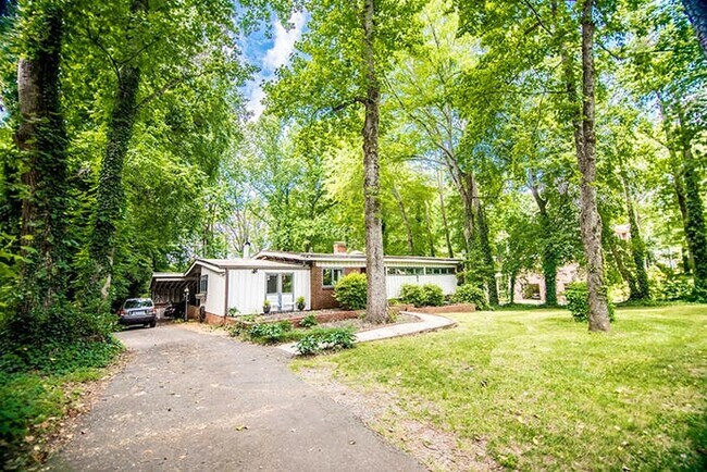 Building Photo - 4630 Town and Country Dr