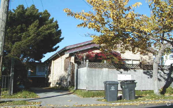 Building Photo - 386 Grove Way