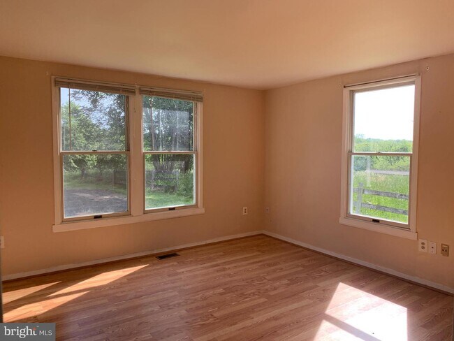 Foto del edificio - 40415 Thomas Mill Rd