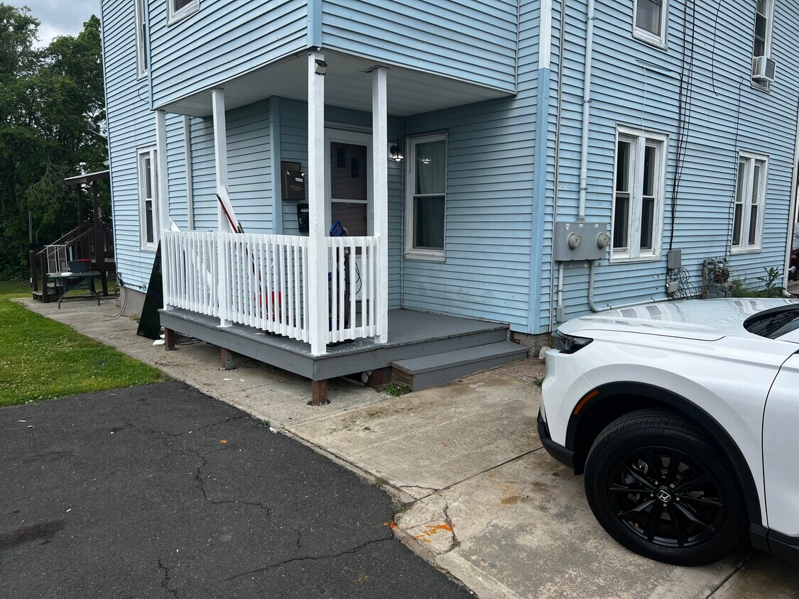 Primary Photo - 27 Highland St