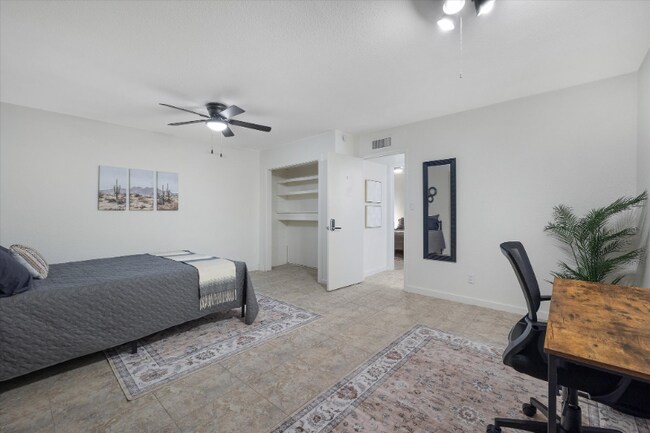 Foto del edificio - 334 W Horseshoe Ave
