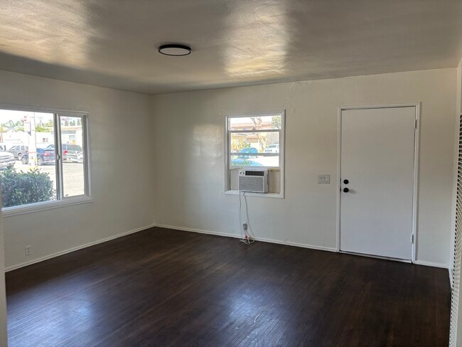 Building Photo - 1303 Amalia Ave