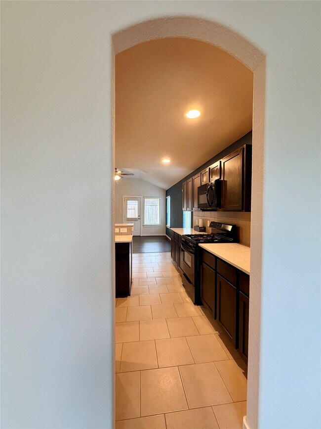 Foto del edificio - 6807 Bardsdale Ct