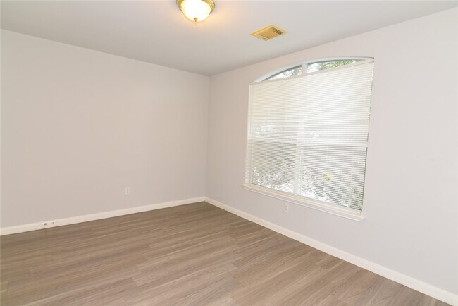 Foto del edificio - 6807 Turtlewood Dr