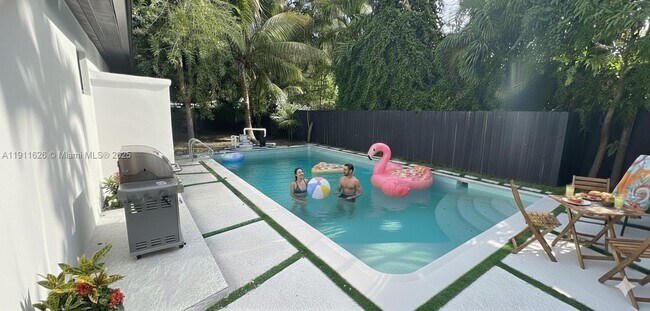 Foto del edificio - 12800 NE 12th Ave