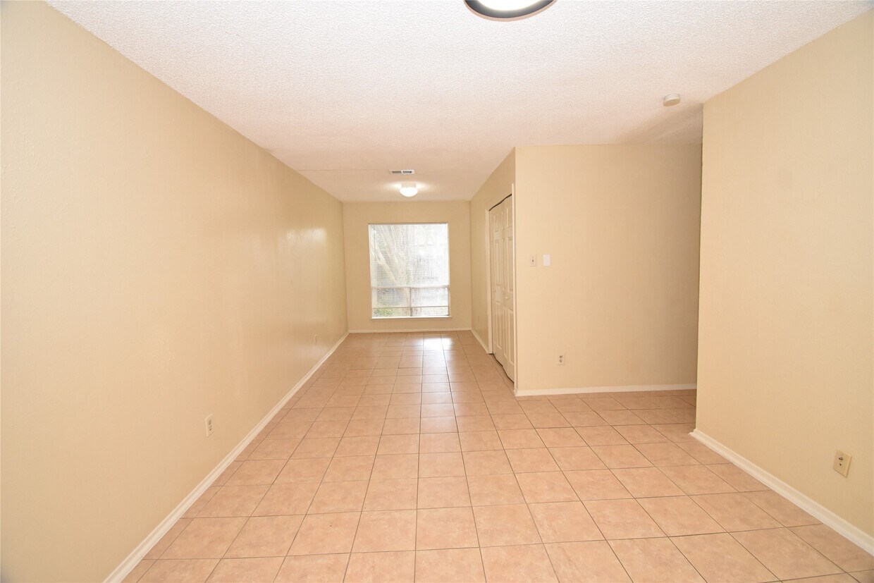 Foto del edificio - 4023 Summit Valley Dr