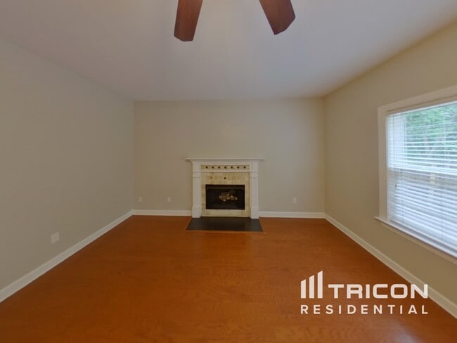 Building Photo - 3009 Kingston Cir N