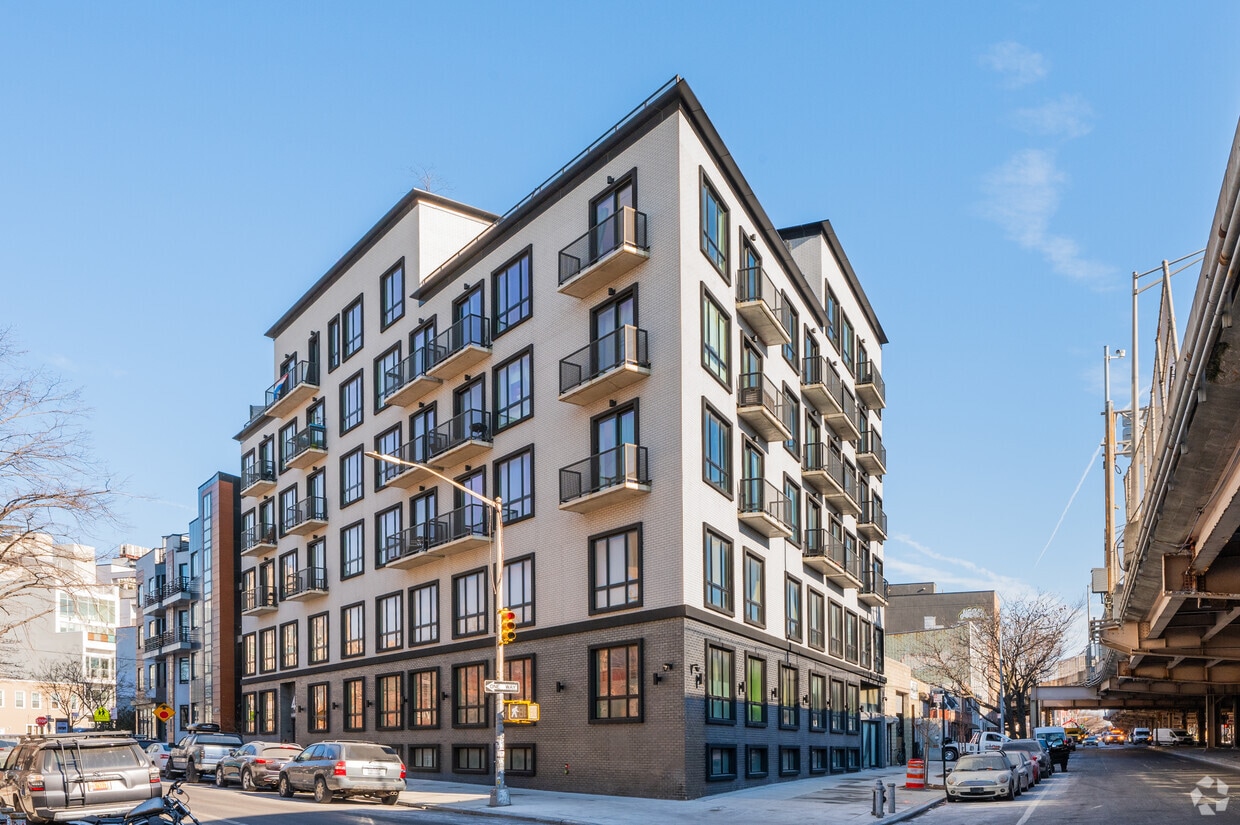 Building Photo - 411 Meeker Ave