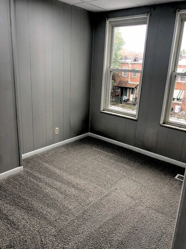 Foto del edificio - 3 bed 1 bath in South Oakland - Central air, washer/dryer, updated, dishwasher